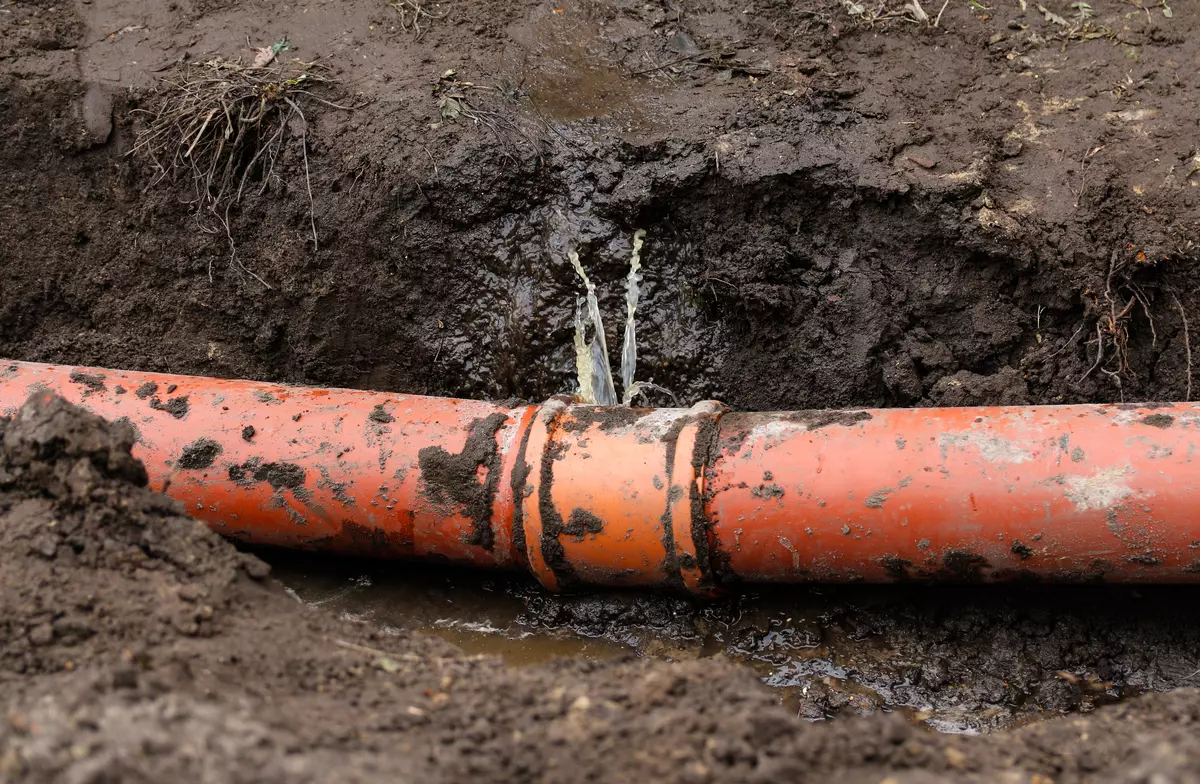 Water main pipe leak